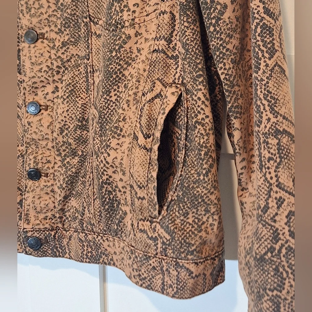 Free People Snakeskin Denim Trucker Jacket Button Up Cotton Brown Black Medium - Picture 6 of 16